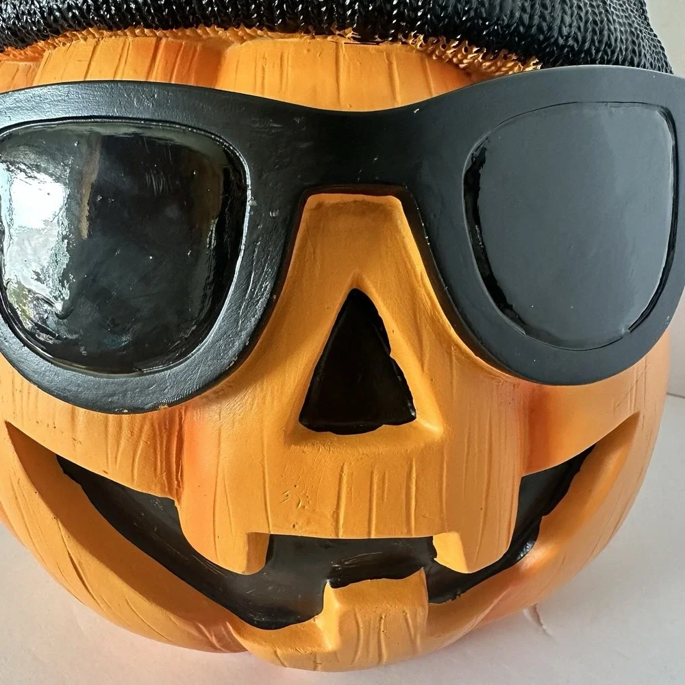 Halloween Jack-o'-Lantern Pumpkin Figurine Beanie & Sunglasses